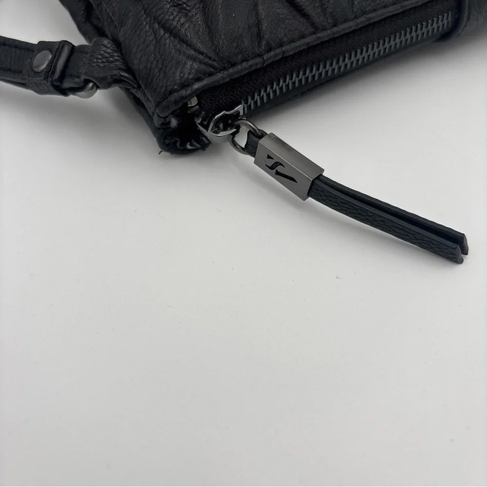 Simply Vera Vera Wang Black Textured‎ Wristlet